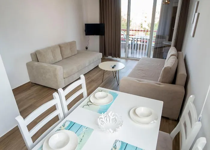 Tuttomondo * Golem (Tirana)