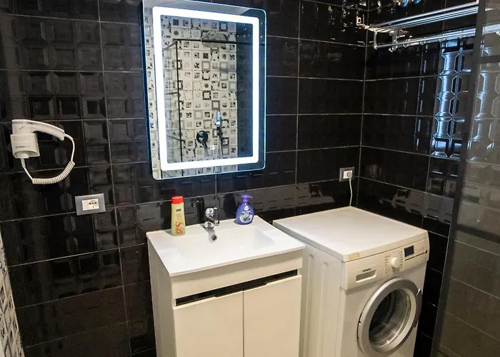 Tuttomondo * Golem (Tirana)